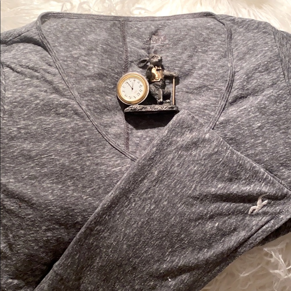 Simple Hollister Tee😀